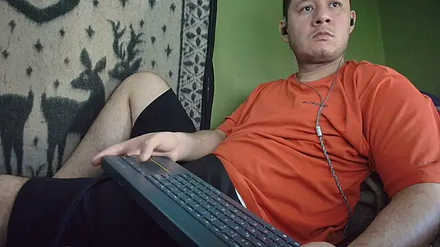 Snapshot of sweet_cock28 chatting on 05/28/26, 03:18 sweet cock28 online show from 05/28/26, 03:18