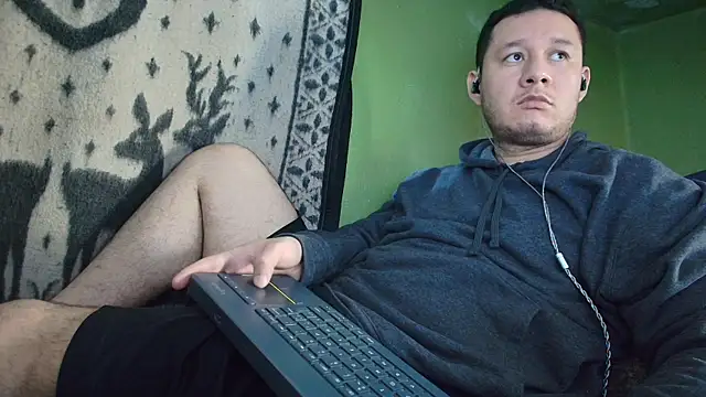 Snapshot of sweet_cock28 chatting on 05/29/26, 03:18 sweet cock28 online show from 05/29/26, 03:18