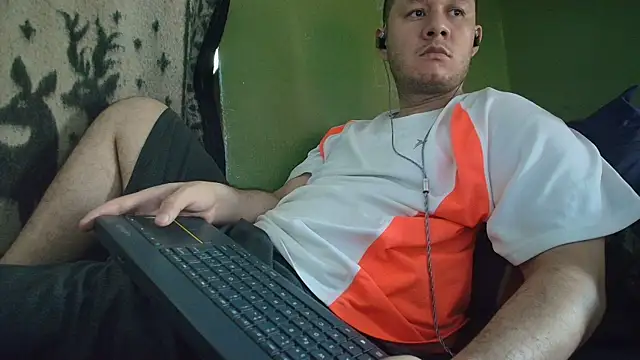 Snapshot of sweet_cock28 chatting on 07/16/26, 03:20 sweet cock28 online show from 07/16/26, 03:20
