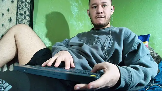 Snapshot of sweet_cock28 chatting on 02/16/25, 05:37 sweet cock28 online show from 02/16/25, 05:37