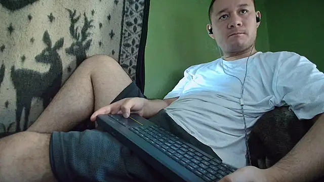 Snapshot of sweet_cock28 chatting on 06/15/26, 03:01 sweet cock28 online show from 06/15/26, 03:01