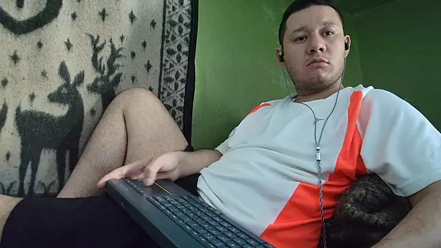 Snapshot of sweet_cock28 chatting on 04/23/26, 03:24 sweet cock28 online show from 04/23/26, 03:24