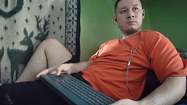 Snapshot of sweet_cock28 chatting on 05/08/26, 03:27 sweet cock28 online show from 05/08/26, 03:27