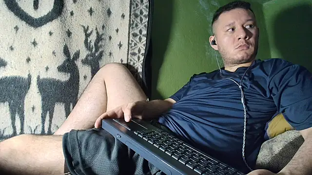 Snapshot of sweet_cock28 chatting on 05/03/26, 03:33 sweet cock28 online show from 05/03/26, 03:33