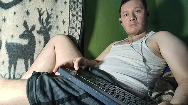 Snapshot of sweet_cock28 chatting on 04/30/26, 02:40 sweet cock28 online show from 04/30/26, 02:40
