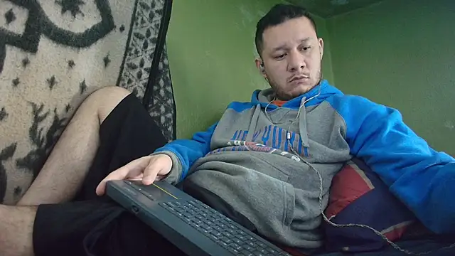 Snapshot of sweet_cock28 chatting on 09/19/25, 03:27 sweet cock28 online show from 09/19/25, 03:27