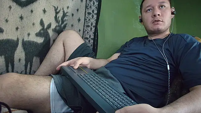 Snapshot of sweet_cock28 chatting on 05/21/26, 03:31 sweet cock28 online show from 05/21/26, 03:31