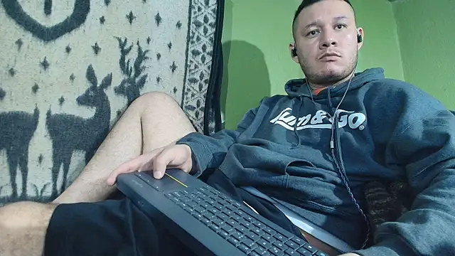 Snapshot of sweet_cock28 chatting on 07/04/26, 03:05 sweet cock28 online show from 07/04/26, 03:05