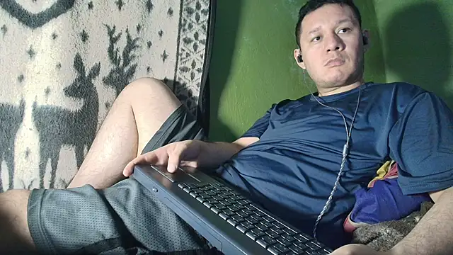 Snapshot of sweet_cock28 chatting on 04/28/26, 03:00 sweet cock28 online show from 04/28/26, 03:00