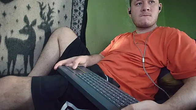 Snapshot of sweet_cock28 chatting on 06/19/26, 03:07 sweet cock28 online show from 06/19/26, 03:07