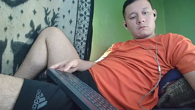 Snapshot of sweet_cock28 chatting on 05/11/26, 04:04 sweet cock28 online show from 05/11/26, 04:04