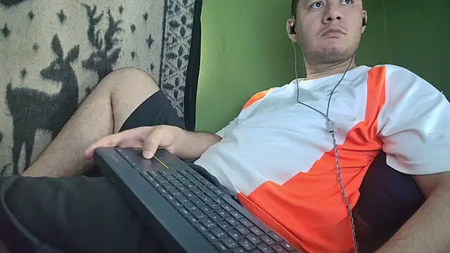 Snapshot of sweet_cock28 chatting on 06/24/26, 03:10 sweet cock28 online show from 06/24/26, 03:10
