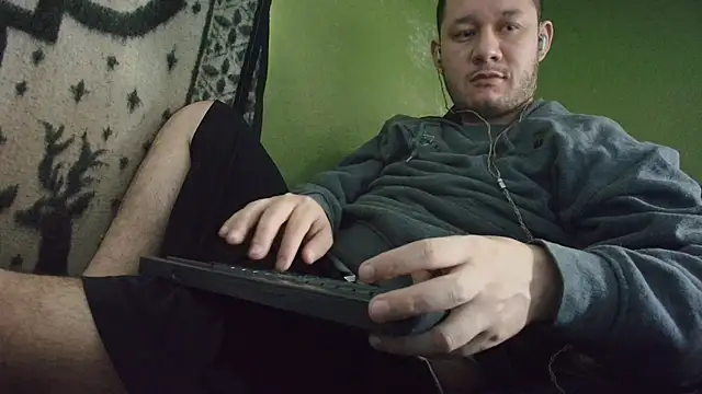 Snapshot of sweet_cock28 chatting on 09/26/25, 03:41 sweet cock28 online show from 09/26/25, 03:41