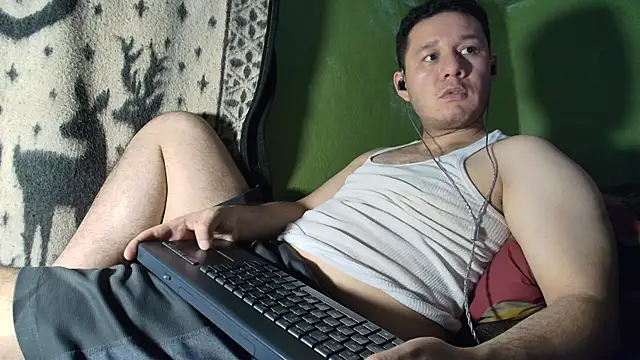 Snapshot of sweet_cock28 chatting on 06/03/26, 03:29 sweet cock28 online show from 06/03/26, 03:29