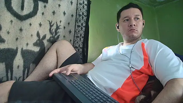 Snapshot of sweet_cock28 chatting on 06/04/26, 03:17 sweet cock28 online show from 06/04/26, 03:17