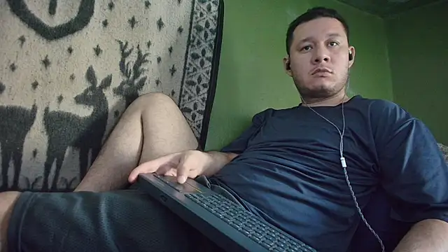 Snapshot of sweet_cock28 chatting on 05/23/26, 03:11 sweet cock28 online show from 05/23/26, 03:11