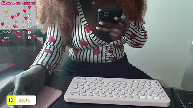 Snapshot of Thepanthera chatting on 12/15/24, 08:19 Thepanthera online show from 12/15/24, 08:19