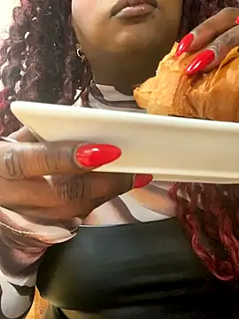 Snapshot of Thepanthera chatting on 10/02/25, 07:01 Thepanthera online show from 10/02/25, 07:01