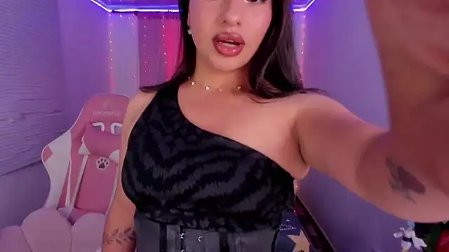 Snapshot of lucykinky22 chatting on 03/12/25, 08:52 lucykinky22 online show from 03/12/25, 08:52