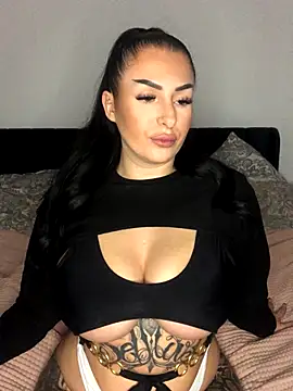 Mia-Bremer online show from 12/19/25, 11:34