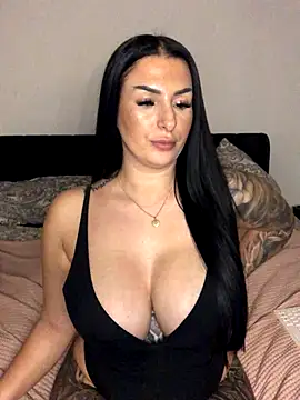 Mia-Bremer online show from 11/30/25, 12:22