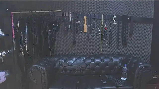 kimberly swan online show from 03/11/25, 03:47