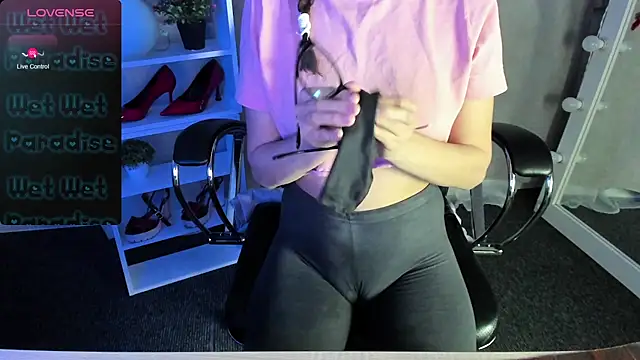 Snapshot of mommy_cum1 chatting on 01/28/25, 06:05 mommy cum1 online show from 01/28/25, 06:05