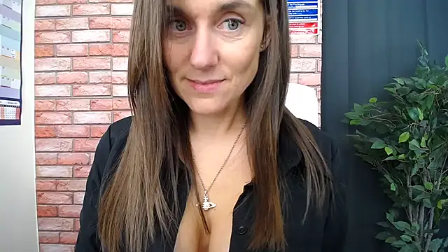 Snapshot of HarleyRebz chatting on 11/17/25, 12:20 HarleyRebz online show from 11/17/25, 12:20