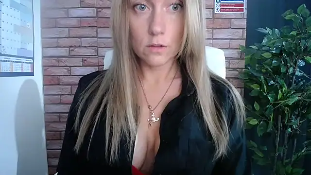 Snapshot of HarleyRebz chatting on 10/13/25, 06:37 HarleyRebz online show from 10/13/25, 06:37