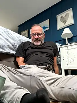 DaddybearVLC online show from 11/10/25, 11:15