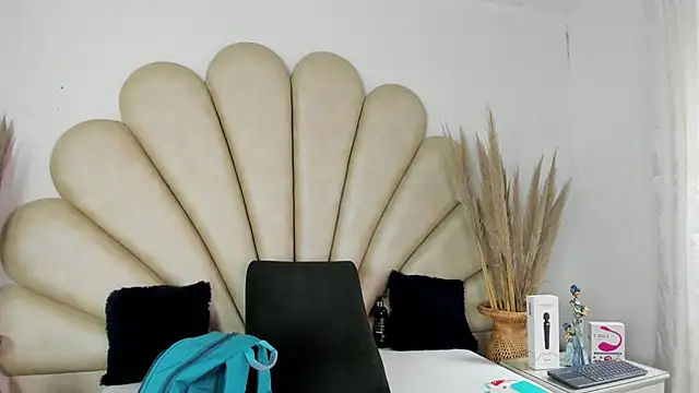 Natasha  Blue online show from 10/24/25, 12:04