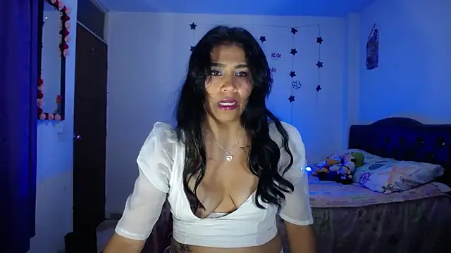 Snapshot of pinky_violeta chatting on 03/11/25, 11:44 pinky violeta online show from 03/11/25, 11:44