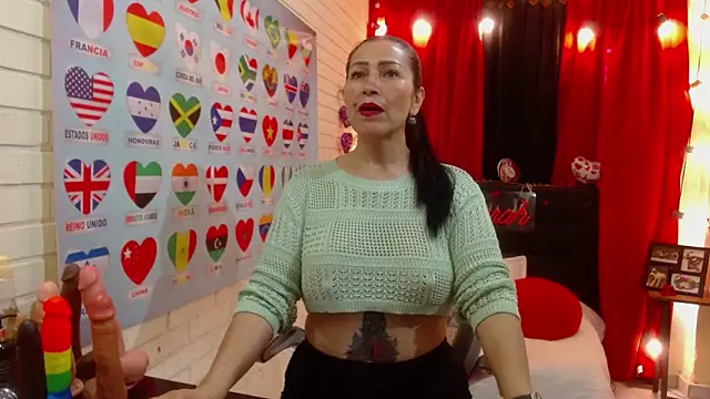 Snapshot of Sarah_teiku chatting on 03/18/25, 06:39 Sarah teiku online show from 03/18/25, 06:39