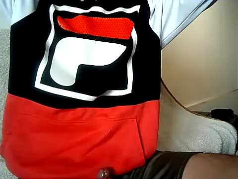 Snapshot of axeldaviid chatting on 02/25/25, 04:14 axeldaviid online show from 02/25/25, 04:14