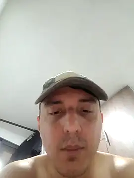 Snapshot of axeldaviid chatting on 09/28/25, 11:01 axeldaviid online show from 09/28/25, 11:01