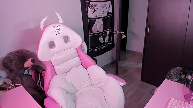 Snapshot of amber_yull chatting on 09/25/25, 01:55 amber yull online show from 09/25/25, 01:55