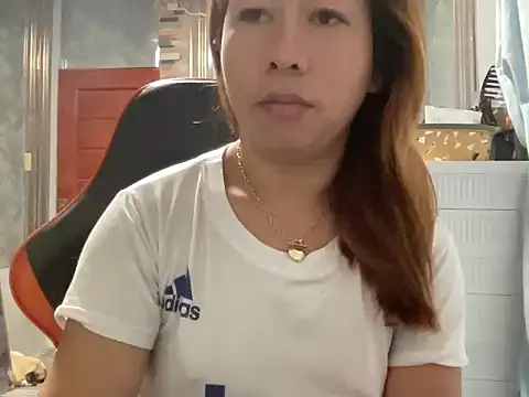 Snapshot of UrLove_Marga chatting on 05/16/26, 11:04 UrLove Marga online show from 05/16/26, 11:04