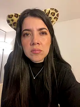 Snapshot of saori_10 chatting on 10/31/25, 11:00 saori 10 online show from 10/31/25, 11:00