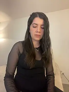 Snapshot of saori_10 chatting on 12/15/25, 05:35 saori 10 online show from 12/15/25, 05:35