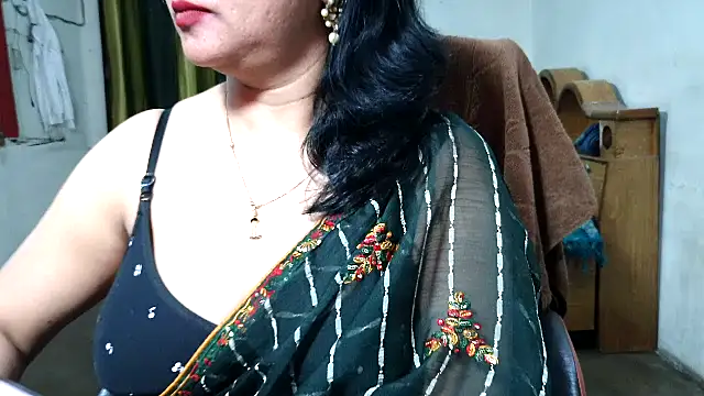 Snapshot of Cute_Mahi22 chatting on 11/28/25, 06:13 Cute Mahi22 online show from 11/28/25, 06:13