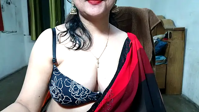 Snapshot of Cute_Mahi22 chatting on 11/21/25, 05:50 Cute Mahi22 online show from 11/21/25, 05:50