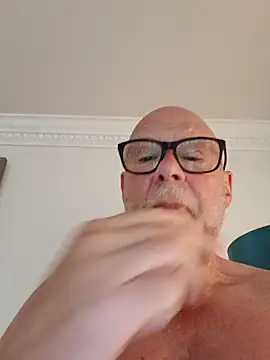Snapshot of Tempted1973 chatting on 05/26/26, 04:54 Tempted1973 online show from 05/26/26, 04:54