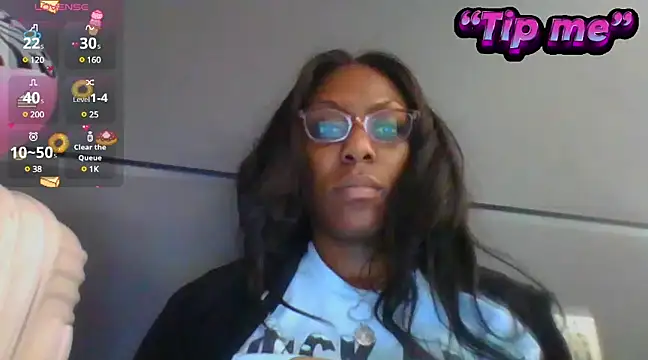 Snapshot of TrueeFantasee chatting on 12/17/24, 02:12 TrueeFantasee online show from 12/17/24, 02:12