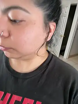kimmiakiss22 online show from 04/22/26, 09:21