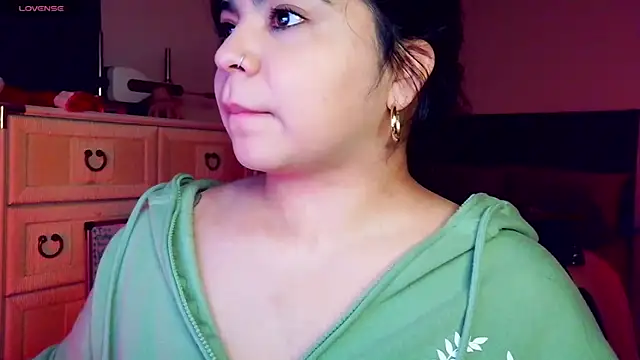 kimmiakiss22 online show from 12/20/25, 02:14