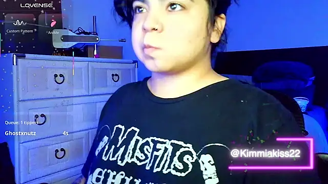 kimmiakiss22 online show from 12/15/25, 01:22