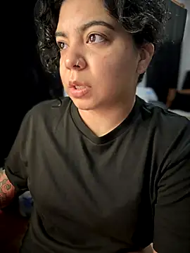 kimmiakiss22 online show from 11/18/25, 06:33