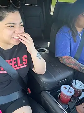 kimmiakiss22 online show from 04/13/26, 09:19