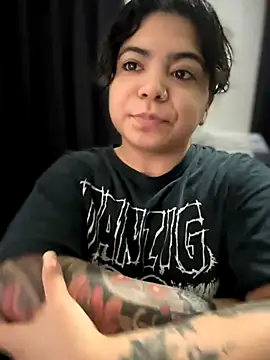 kimmiakiss22 online show from 11/19/25, 10:43