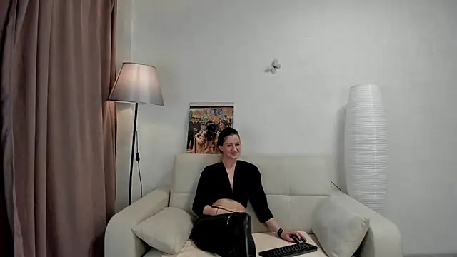 Snapshot of Katerina_Ray chatting on 10/07/25, 01:06 Katerina Ray online show from 10/07/25, 01:06